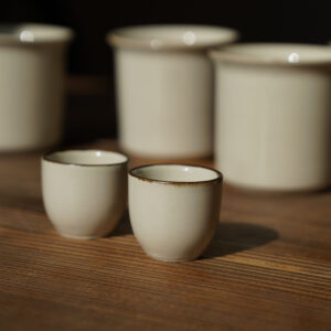 Kieliszek ceramiczny - kremowy