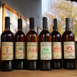 Zestaw sześciu miodów pitnych w butelkach 750 ml