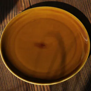 Talerz ceramiczny 22cm - miodowy